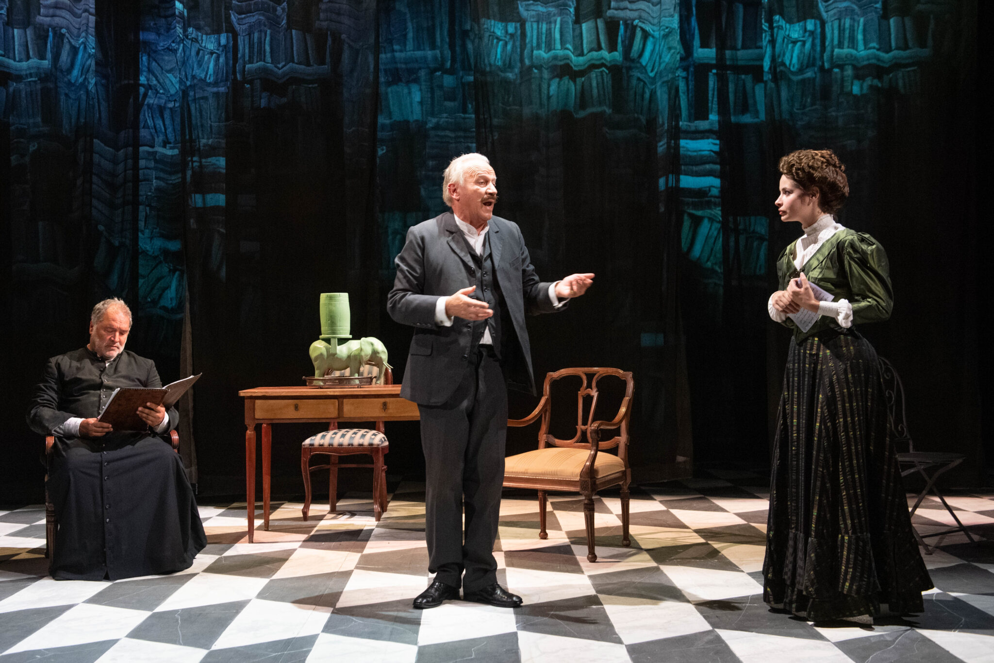 il fu Mattia Pascal regia Marco Tullio Giordana nella foto Totò Onnis Geppy Gleijeses Francesc Iasi