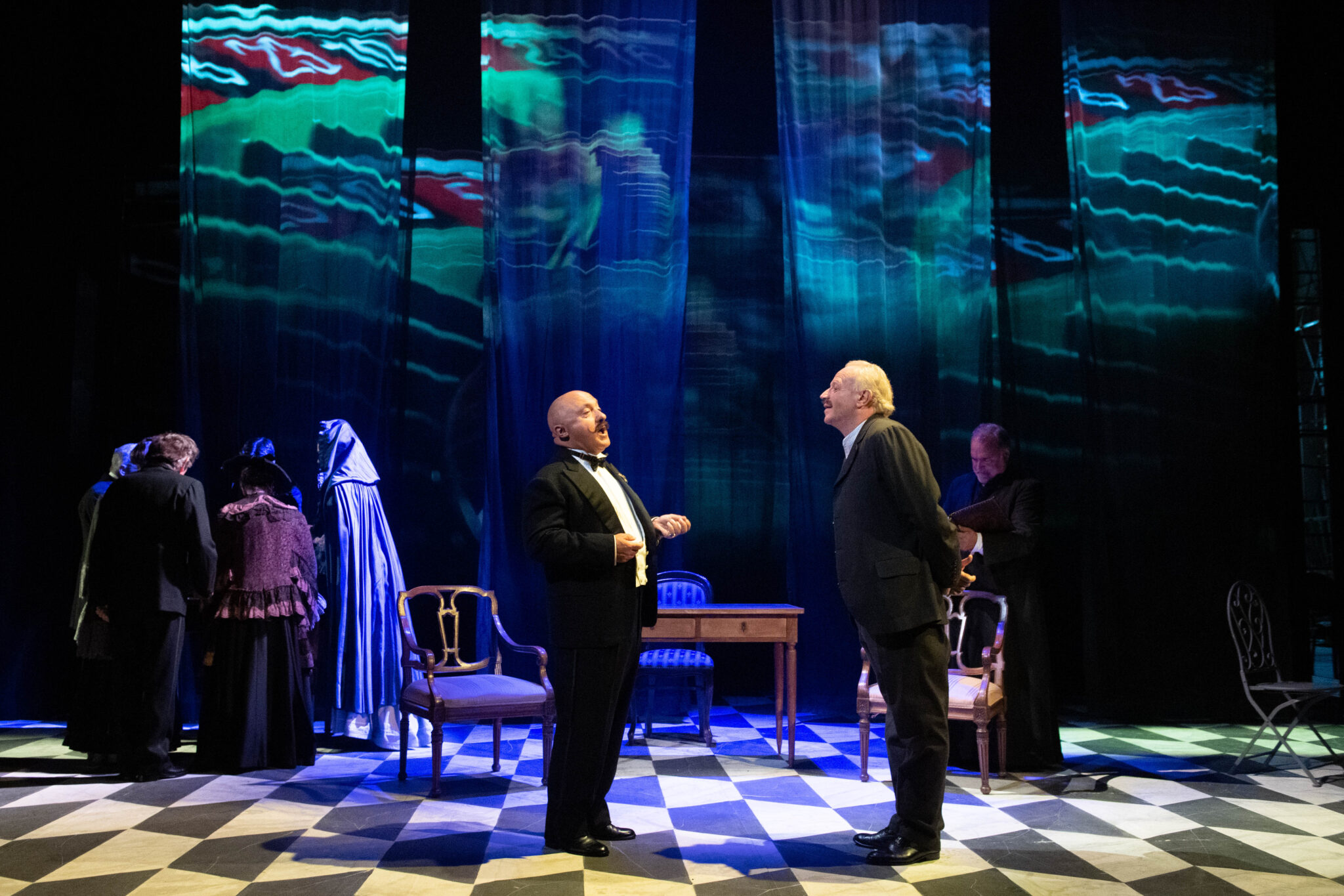 il fu Mattia Pascal regia Marco Tullio Giordana nella foto in primo piano Francesco Cordella Geppy Gleijeses